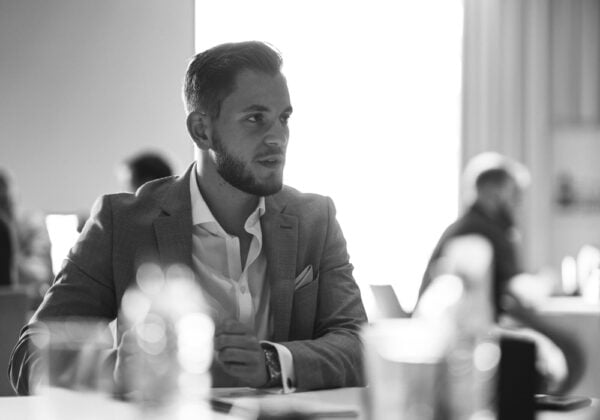 Alec Henry explique ici els premiers pas de l'entrepreneur